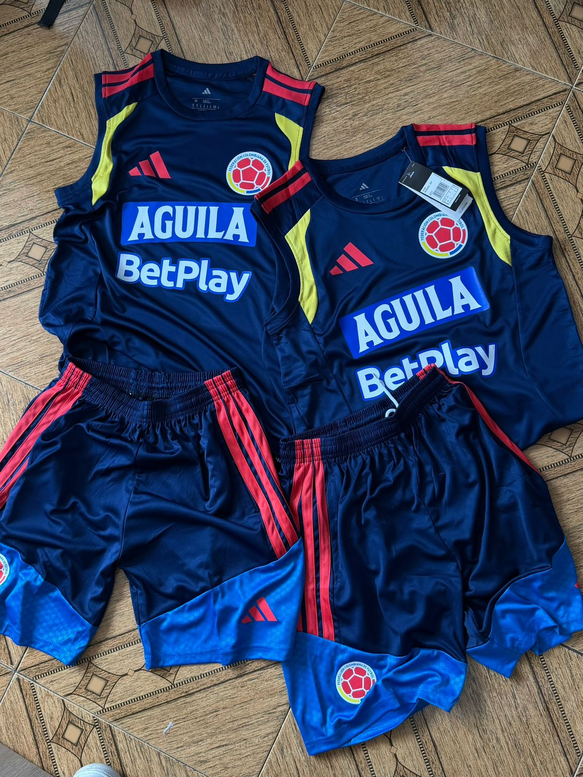 Conjunto entrenamiento Peto Selección Colombia Azul (Musculosa)